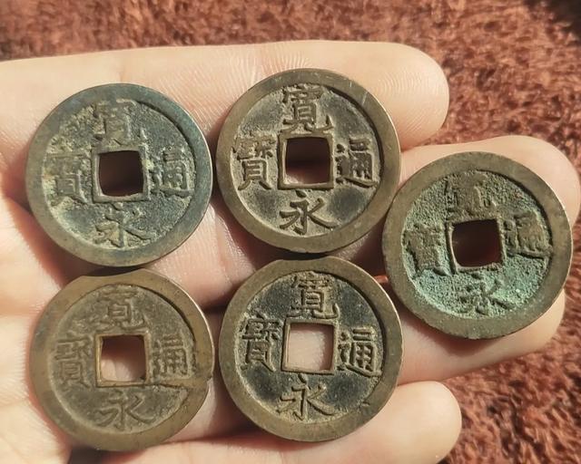 你们玩裸币还是盒子币<strong></p>
<p>币安币商</strong>？